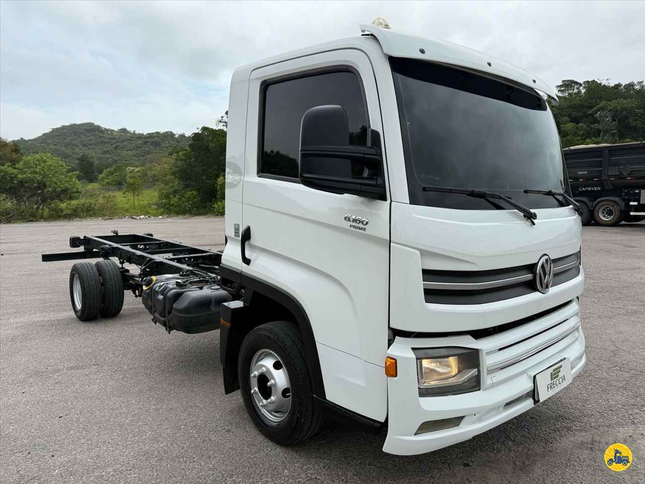 CAMINHAO VOLKSWAGEN VW 6160 Chassis Toco 4x2 Freccia Caminhões JAGUARUNA SANTA CATARINA SC